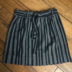 Ann Taylor LOFT Black White Print Skirt Size Medium M EUC 1BEP